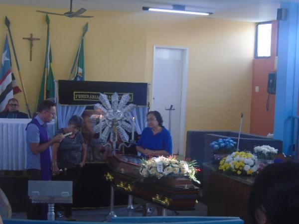 Corpo de Ant&ocirc;nio Oswaldo Resende &eacute; velado na C&acirc;mara Municipal de Bar&atilde;o de Graja&uacute;.(Imagem:FlorianoNews)