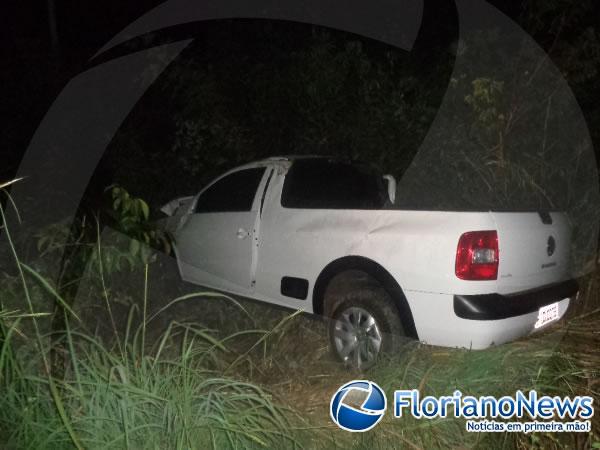Motorista tenta ultrapassagem perigosa e provoca acidente pr&oacute;ximo a Estaca Zero.(Imagem:FlorianoNews)