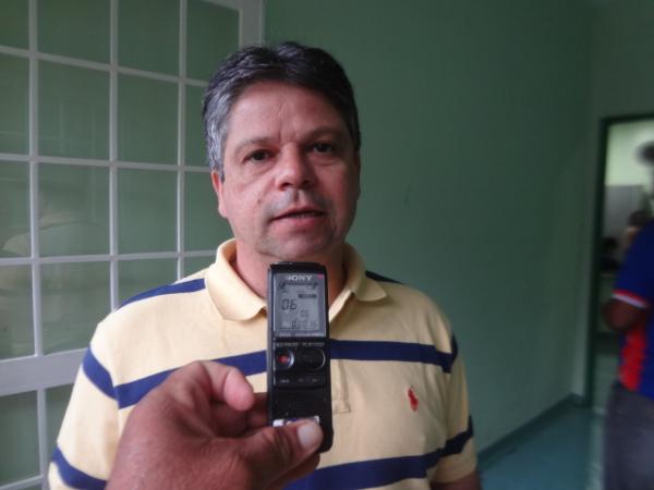 Deputado destaca importância de ambulâncias em Floriano