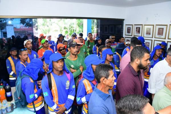 Prefeitura de Floriano realiza café da manhã em homenagem ao Dia do Gari(Imagem:Secom)