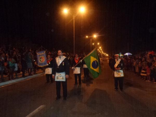 Desfile c&iacute;vico de 7 de Setembro reuniu milhares de pessoas em Floriano.(Imagem:FlorianoNews)