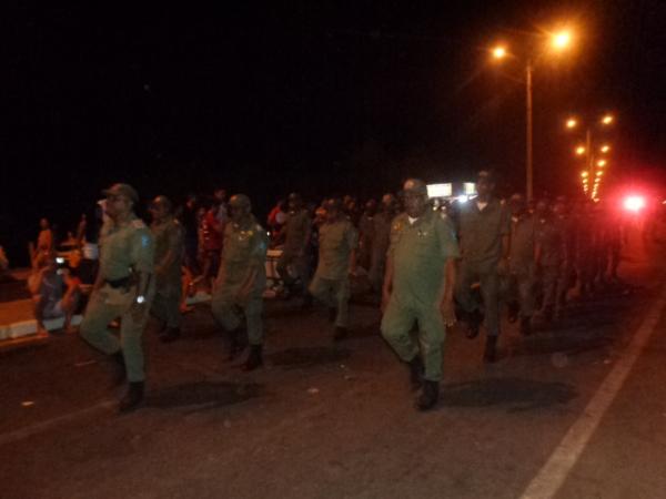 Desfile c&iacute;vico de 7 de Setembro reuniu milhares de pessoas em Floriano.(Imagem:FlorianoNews)