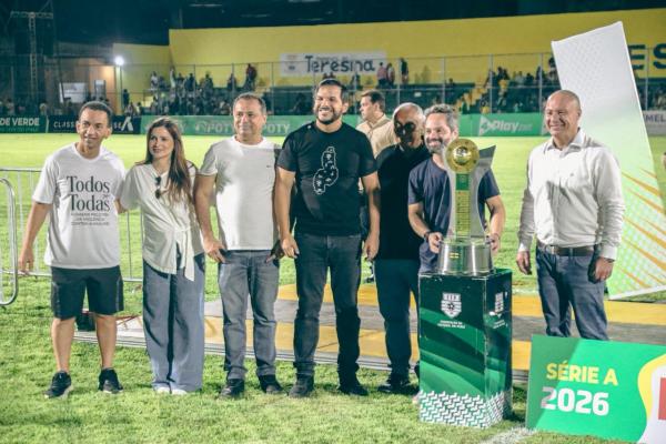 Piauí Esporte Clube conquista bicampeonato piauiense e levanta troféu em noite de casa cheia(Imagem:João Allbert)