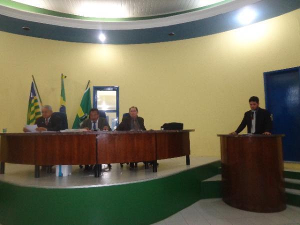 Vereador solicita em Requerimento construção de linha de Metrô em Floriano