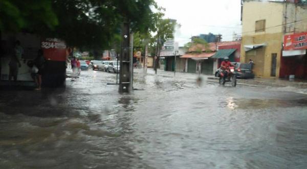 Chuva deixa ruas da Zona Sul de Teresina parecendo rio.(Imagem:Divulgação)