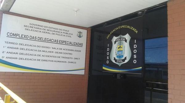 V&iacute;tima chegou a desmaiar durante o depoimento na Delegacia Especializada em Atendimento a Mulher, no Centro de Teresina. (Imagem:Catarina Costa/ G1 PI)