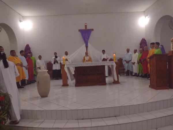 Fi&eacute;is da Igreja Cat&oacute;lica de Floriano e Bar&atilde;o de Graja&uacute; participam da Missa da Ceia do Senhor(Imagem:FlorianoNews)