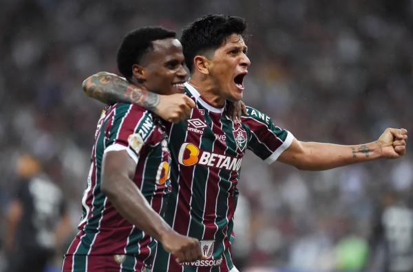 Arias e Cano comemoram gol do Fluminense.(Imagem:Alexandre Dur&atilde;o / ge)