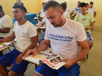 Presos fazem curso superior no Piauí e têm vidas transformadas