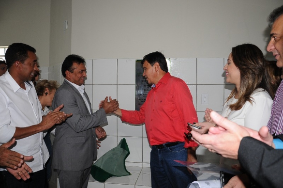 Governador inaugura reforma e ampliação de delegacia em Floriano