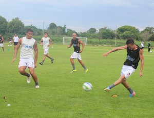 Evair corrige movimentação e River-PI se prepara para segundo amistoso