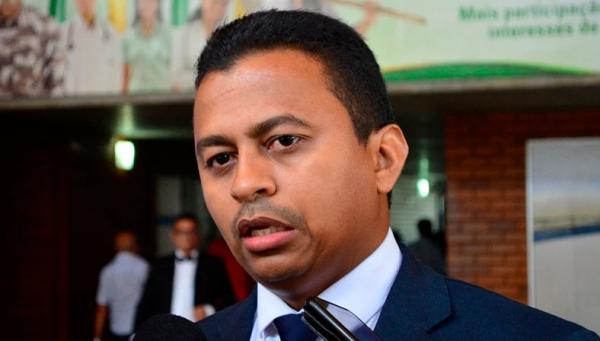 Deputado Francisco Costa participa da primeira reunião da Federação