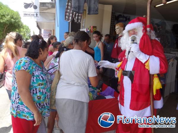 Consumidores aproveitaram o sald&atilde;o de Natal na loja Lar Paraty.(Imagem:FlorianoNews)