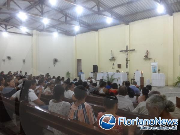 Prociss&atilde;o encerrou os festejos de Nossa Senhora de F&aacute;tima em Floriano.(Imagem:FlorianoNews)