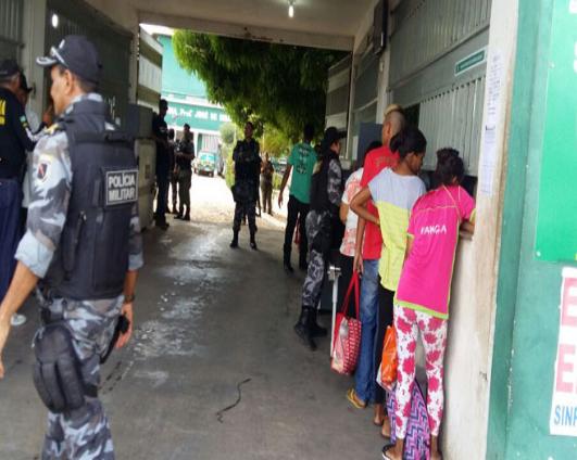 Tropa policial força entrada de visitantes na Casa de Custódia