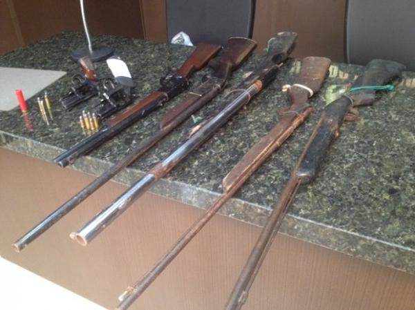 Dois rifles roubados de policial são achados após operação em Teresina