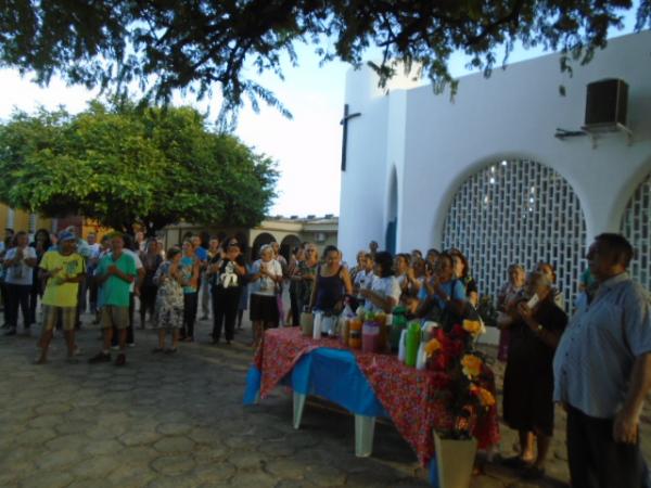 Comunidade cat&oacute;lica de Floriano celebra Nossa Senhora das Gra&ccedil;as.(Imagem:FlorianoNews)