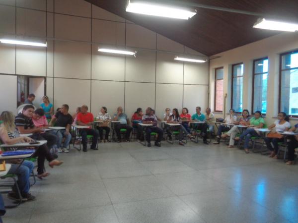 Encontro debate desenvolvimento do Estado através dos movimentos sociais