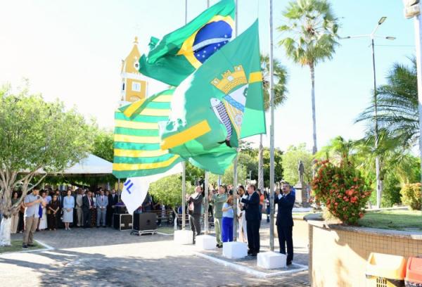 129 ANOS: Floriano celebra o Dia da Bandeira do município com solenidade cívica e Feira da Agricultura Familiar.(Imagem:Secom)