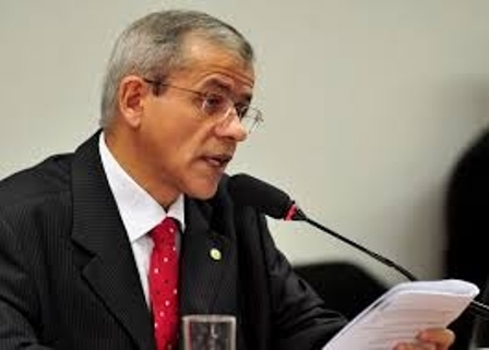 Fábio Novo propõe título de cidadania piauiense para Nazareno Fonteles