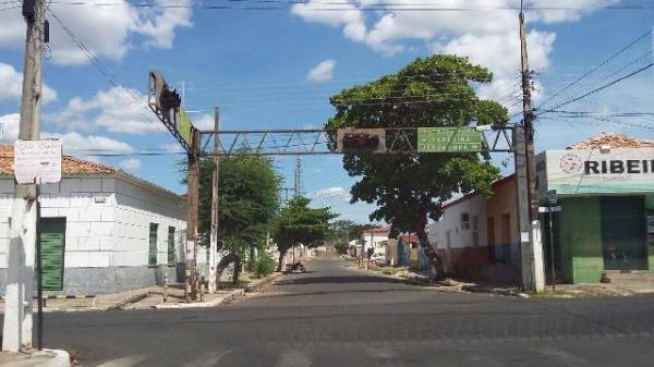 Sem&aacute;foro com defeito causa acidente em cruzamento de Floriano.(Imagem:FlorianoNews)