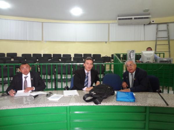 Vereadores Carl&atilde;o (PTB), Fabio Braga (PP) e Jos&eacute; Le&atilde;o (PSD).(Imagem:FlorianoNews)