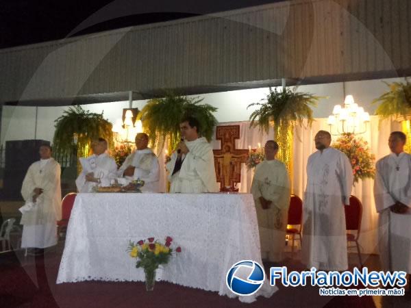 Prefeito Gilberto J&uacute;nior concedeu honraria a professora Rubenita Ferreira.(Imagem:FlorianoNews)