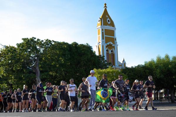  I Trein&atilde;o da Corrida da Fogueira re&uacute;ne atletas e militares em Floriano.(Imagem:Divulga&ccedil;&atilde;o/PM)
