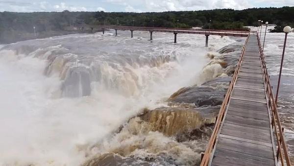  Luzil&acirc;ndia, Esperantina e Barras t&ecirc;m rios em cotas de alerta e inunda&ccedil;&atilde;o.(Imagem:Luiz Gra&ccedil;a/TV Clube )