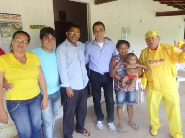 Prefeito Gilberto J&uacute;nior distribuiu cestas b&aacute;sicas nas comunidades rurais de Floriano.(Imagem:FlorianoNews)