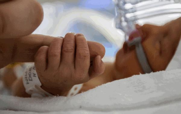 Bebê que acordou de coma pode ser 1º milagre de Dom Inocêncio