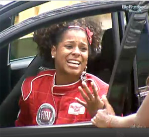 Janaina é o Anjo da semana e ganha um carro novinho