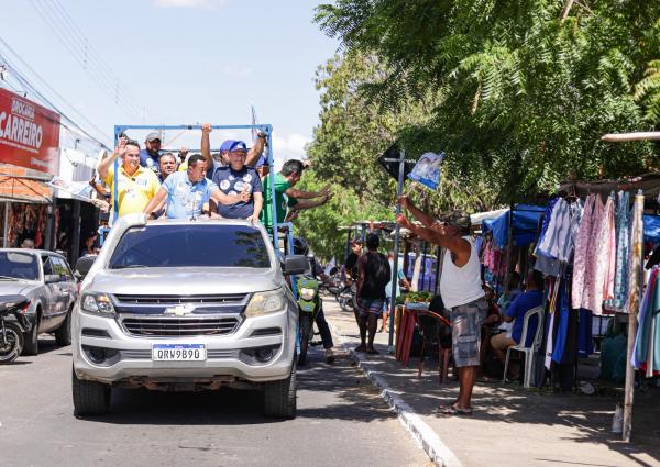 Joel e Ciro são recebidos por populares na Grande Santa Maria da Codipi na maior carreata da história(Imagem:Ascom)
