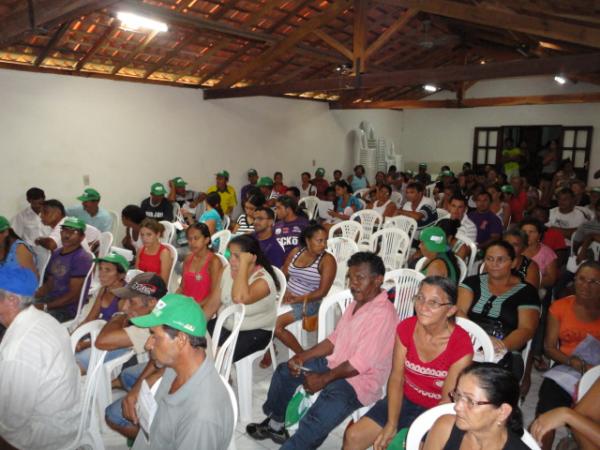 Cem beneficiados em Bar&atilde;o de Graja&uacute;(Imagem:Floriano News)