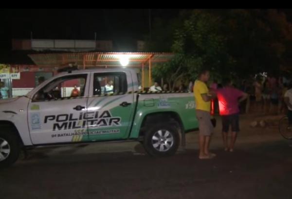 Homem é morto com tiro na cabeça e suspeitos estão foragidos