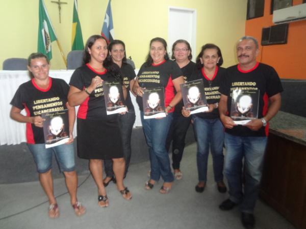 Lançado o livro "Libertando Pensamentos Encarcerados" por professores em Barão de Grajaú