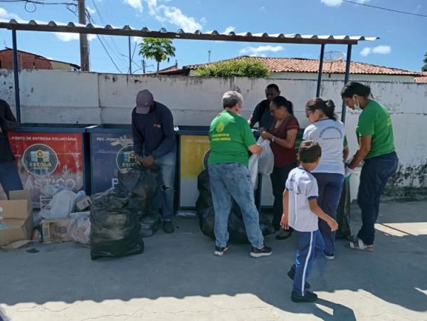  SEMAN coleta mais de 200 kg de materiais recicl&aacute;veis dos projetos Escola Seletiva e &Oacute;leoColetar(Imagem:Secom)