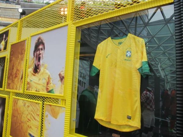 Neymar ganha destaque em exposi&ccedil;&atilde;o na cidade de Vars&oacute;via.(Imagem:Marcos Felipe / GLOBOESPORTE.COM)