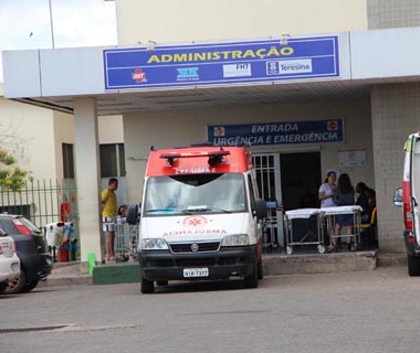 Menina vítima de bala perdida segue na UTI sem mover as pernas