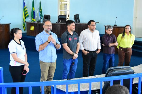 Alunos do 5&deg; ano visitam a C&acirc;mara Municipal de Floriano(Imagem:Reprodu&ccedil;&atilde;o)