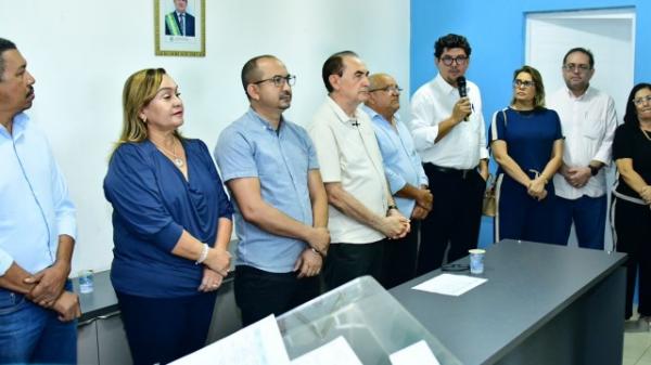 Poder Legislativo acompanha assinatura de ordens de servi&ccedil;os de novas obras para Floriano.(Imagem:CMF)