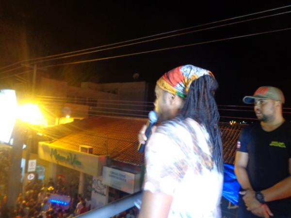Arrast&atilde;o com a Banda Selva Branca fecha com chave de ouro o Carnaval de Floriano.(Imagem:FlorianoNews)