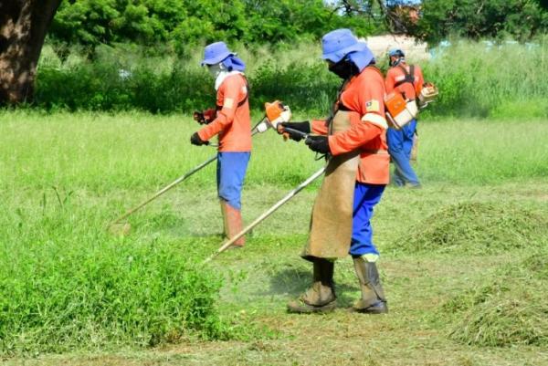 Parceria entre Infraestrutura e Esportes de Floriano começam limpeza nos campos de várzea da cidade