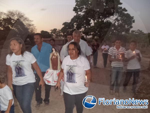 Prociss&atilde;o marca encerramento do festejo de Santa Teresinha na zona rural de Floriano.(Imagem:FlorianoNews)