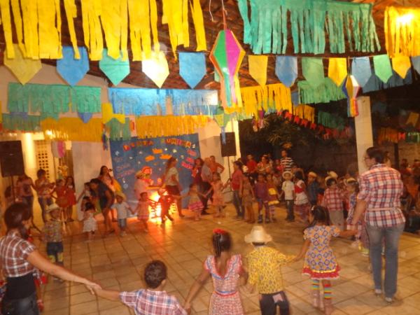 Muita anima&ccedil;&atilde;o no Arrai&aacute; da Escola da M&ocirc;nica.(Imagem: FlorianoNews)