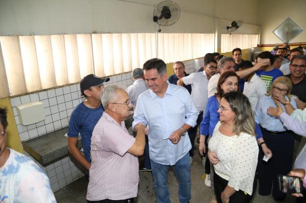  Ciro percorre ruas do Centro, tem contato com populares e almo&ccedil;a no Restaurante Popular(Imagem:Divulga&ccedil;&atilde;o)
