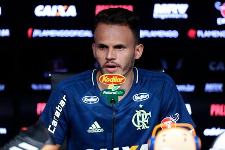 Renê confia em Rômulo titular no Flamengo: "se ele tiver uma oportunidade, ele vai agarrar"
