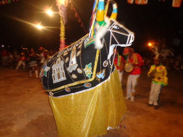 Morte do boi é celebrada em clima de festa junina em Floriano
