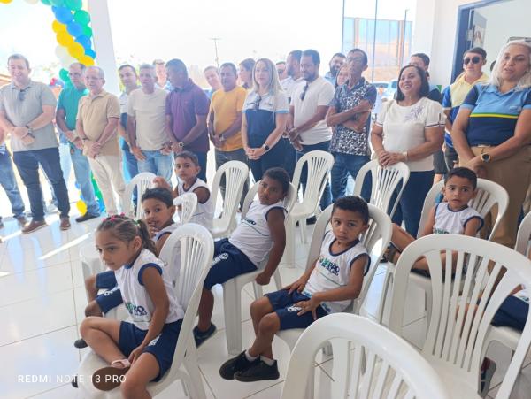 Prefeitura de Bar&atilde;o de Graja&uacute; reinaugura escola na localidade Jatob&aacute; Ferrado.(Imagem:FlorianoNews)