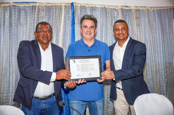 Ciro Nogueira visita obras de escola garantida graças à sua atuação e ganha título de cidadania.(Imagem:Ascom)